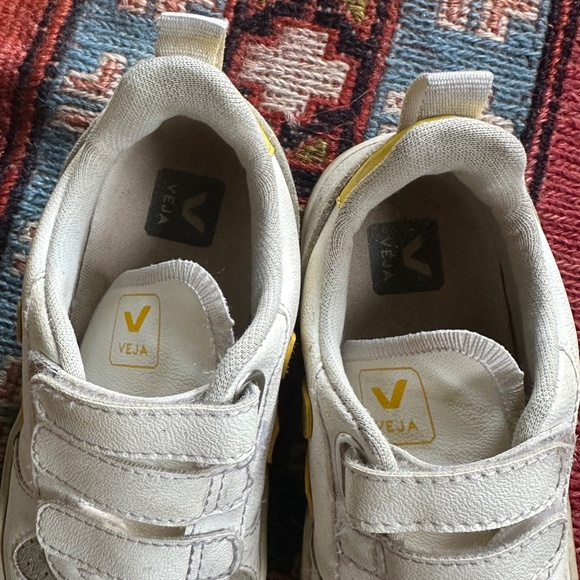Veja Kids Sneakers in White and Yellow - Picture 7 of 8